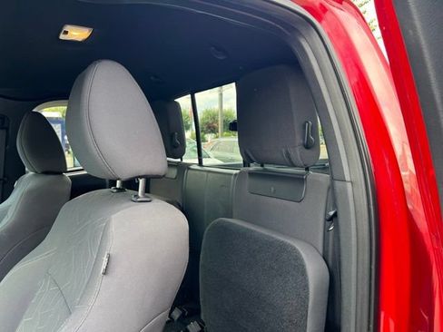 Used 2016 Toyota Tacoma TRD Sport w/ Towing Package RWD image 12