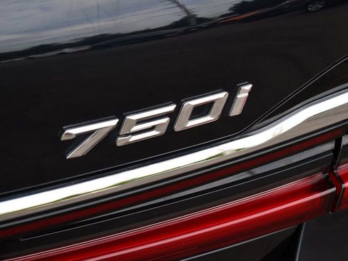 Used 2022 BMW 750i xDrive 750i xDrive w/ M Sport Package image 12