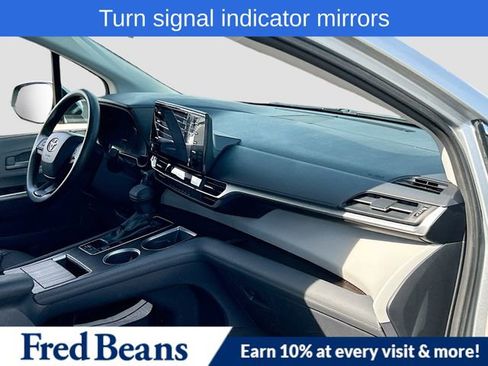 Used 2023 Toyota Sienna LE image 31