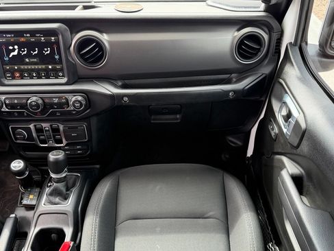 Used 2023 Jeep Gladiator Sport AWD/4WD image 12