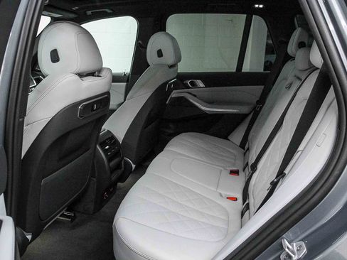 Used 2025 BMW X5 sDrive40i w/ Premium Package image 17