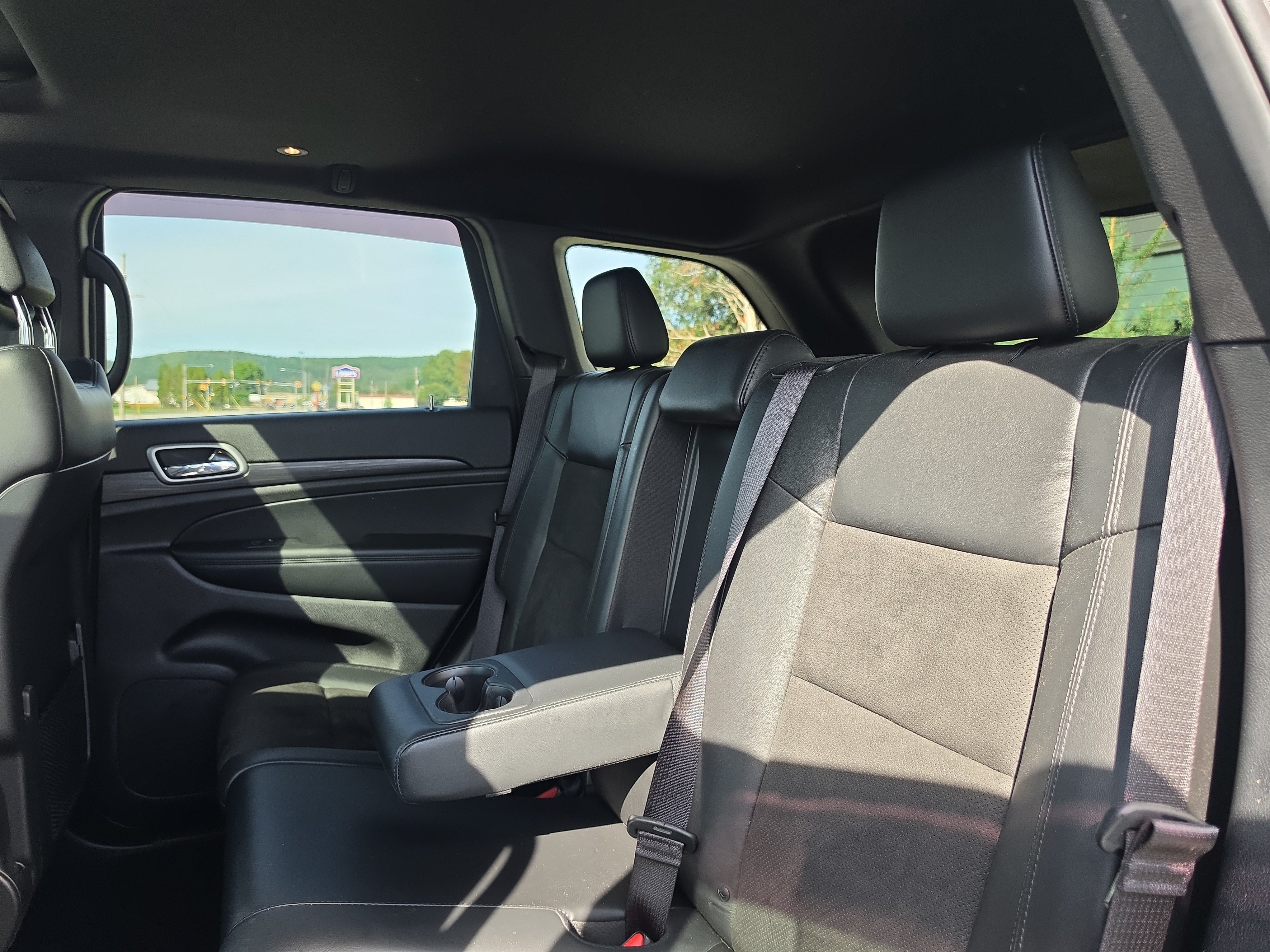 Used 2020 Jeep Grand Cherokee Altitude AWD/4WD image 14
