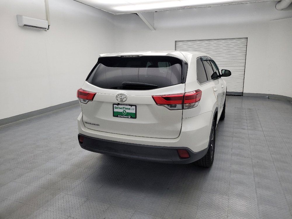 Used 2018 Toyota Highlander LE FWD image 7