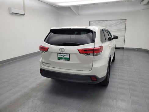 Used 2018 Toyota Highlander LE FWD image 7