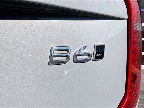 Used 2024 Volvo XC90 B6 Plus image 8
