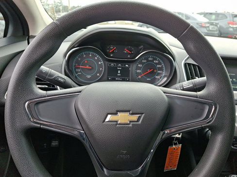 Used 2018 Chevrolet Cruze LS image 20