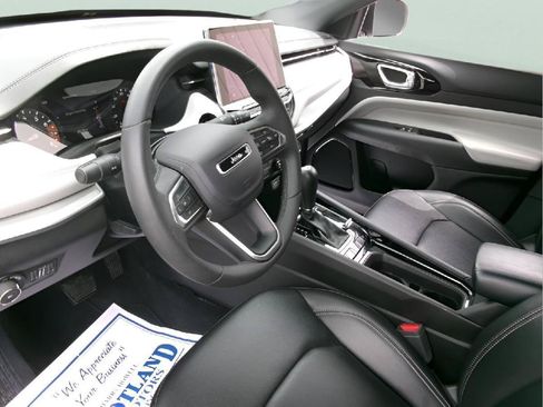 Used 2025 Jeep Compass Limited AWD/4WD image 12