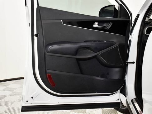 Used 2019 Kia Sorento SX w/ SX Touring Package image 18