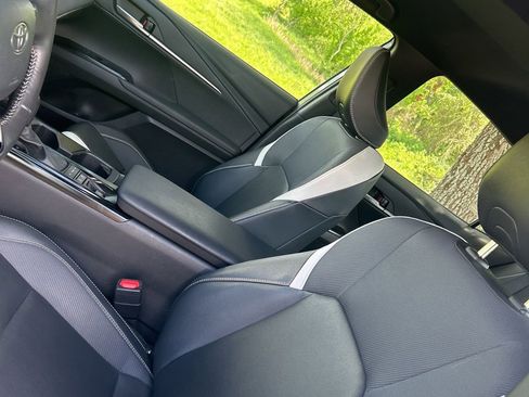 Used 2025 Toyota Camry SE image 12