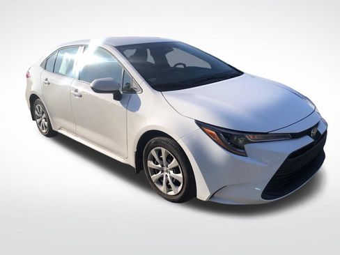 Used 2026 Toyota Corolla LE FWD image 3