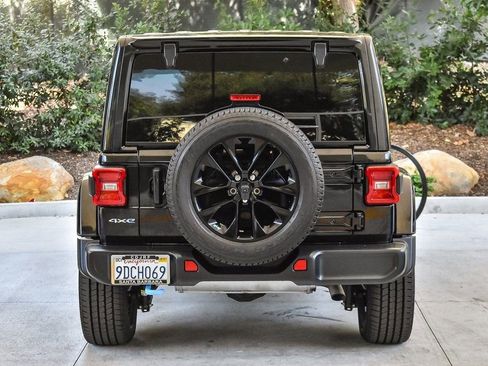 Used 2022 Jeep Wrangler Unlimited Sahara AWD/4WD image 5