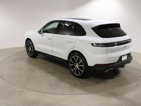 Used 2024 Porsche Cayenne image 3