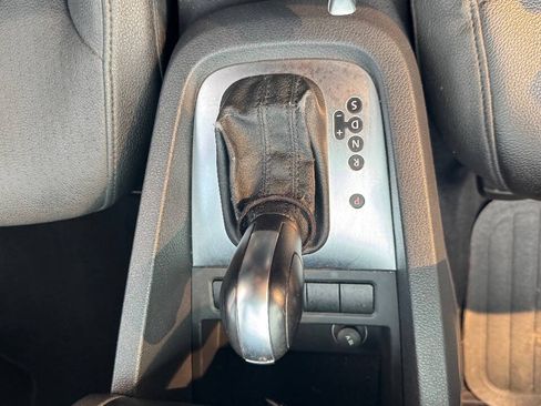 Used 2011 Volkswagen Jetta SE FWD image 17