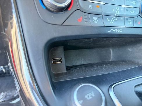 Used 2017 Ford Focus Titanium w/ Titanium Technology Package FWD image 32