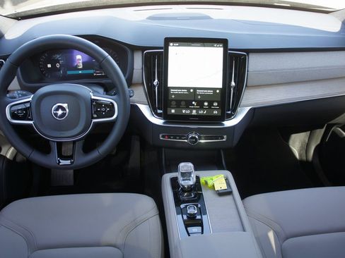 New 2026 Volvo XC90 B6 Plus w/ Protection Package Premier image 10