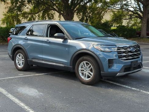 Used 2025 Ford Explorer Active RWD image 3
