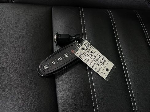 Used 2019 Ford Escape Titanium image 38