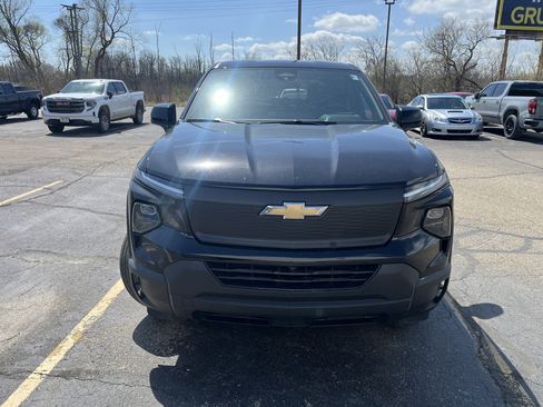Used 2025 Chevrolet Silverado EV W/T AWD/4WD image 2