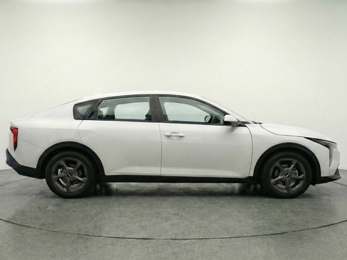 Used 2025 Kia K4 FWD image 11