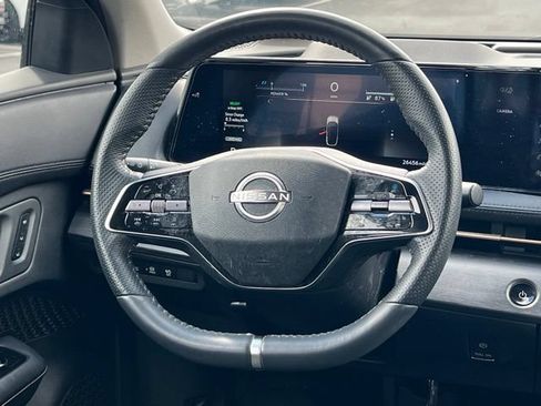 Used 2023 Nissan Ariya FWD image 16