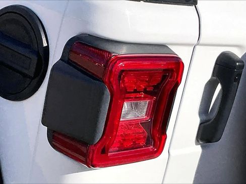 Used 2024 Jeep Wrangler Unlimited Rubicon image 27