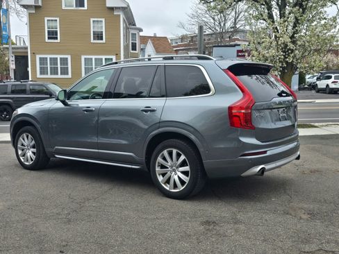 Used 2018 Volvo XC90 T5 Momentum w/ Convenience Package AWD/4WD image 4