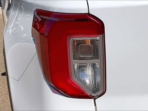 Certified 2021 Ford Explorer XLT w/ Equipment Group 202A AWD/4WD image 29