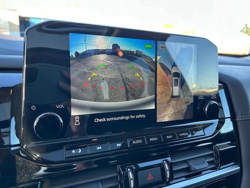 Used 2025 Nissan Pathfinder Platinum w/ Cargo Package image 19