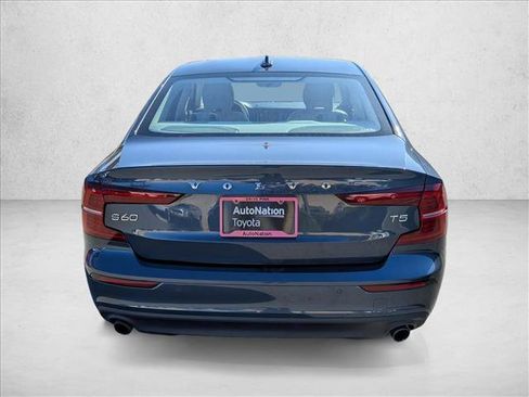 Used 2020 Volvo S60 T5 Momentum image 6