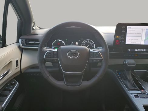 Used 2023 Toyota Sienna Platinum image 25