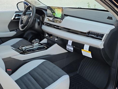 New 2026 Mitsubishi Outlander SE image 31