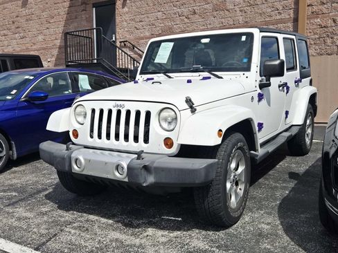 Used 2013 Jeep Wrangler Unlimited Sahara w/ Connectivity Group image 4