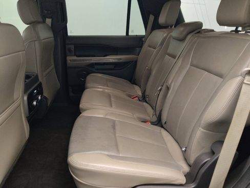 Used 2018 Ford Expedition XLT w/ Equipment Group 202A RWD image 18
