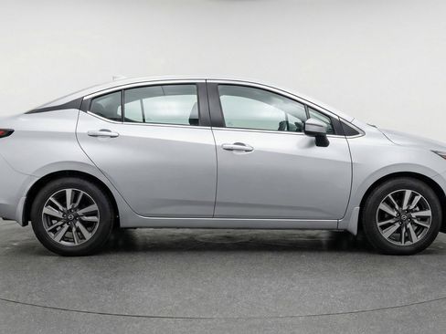 Used 2025 Nissan Versa SV FWD image 11