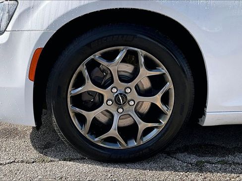 Used 2017 Chrysler 300 S AWD/4WD image 8