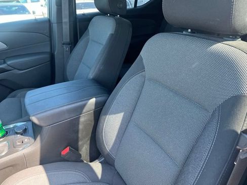 Used 2023 Chevrolet Traverse LT FWD image 10