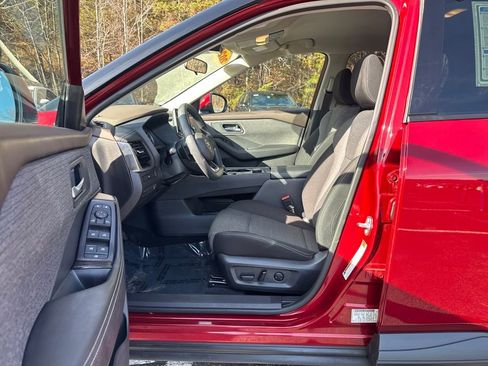 Used 2021 Nissan Rogue SV image 12