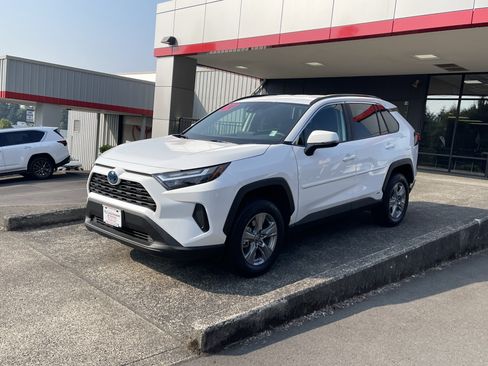 Certified 2024 Toyota RAV4 LE AWD/4WD image 4