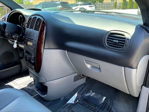 Used 2004 Chrysler Town & Country Limited w/ Trailer Tow Group AWD/4WD image 25