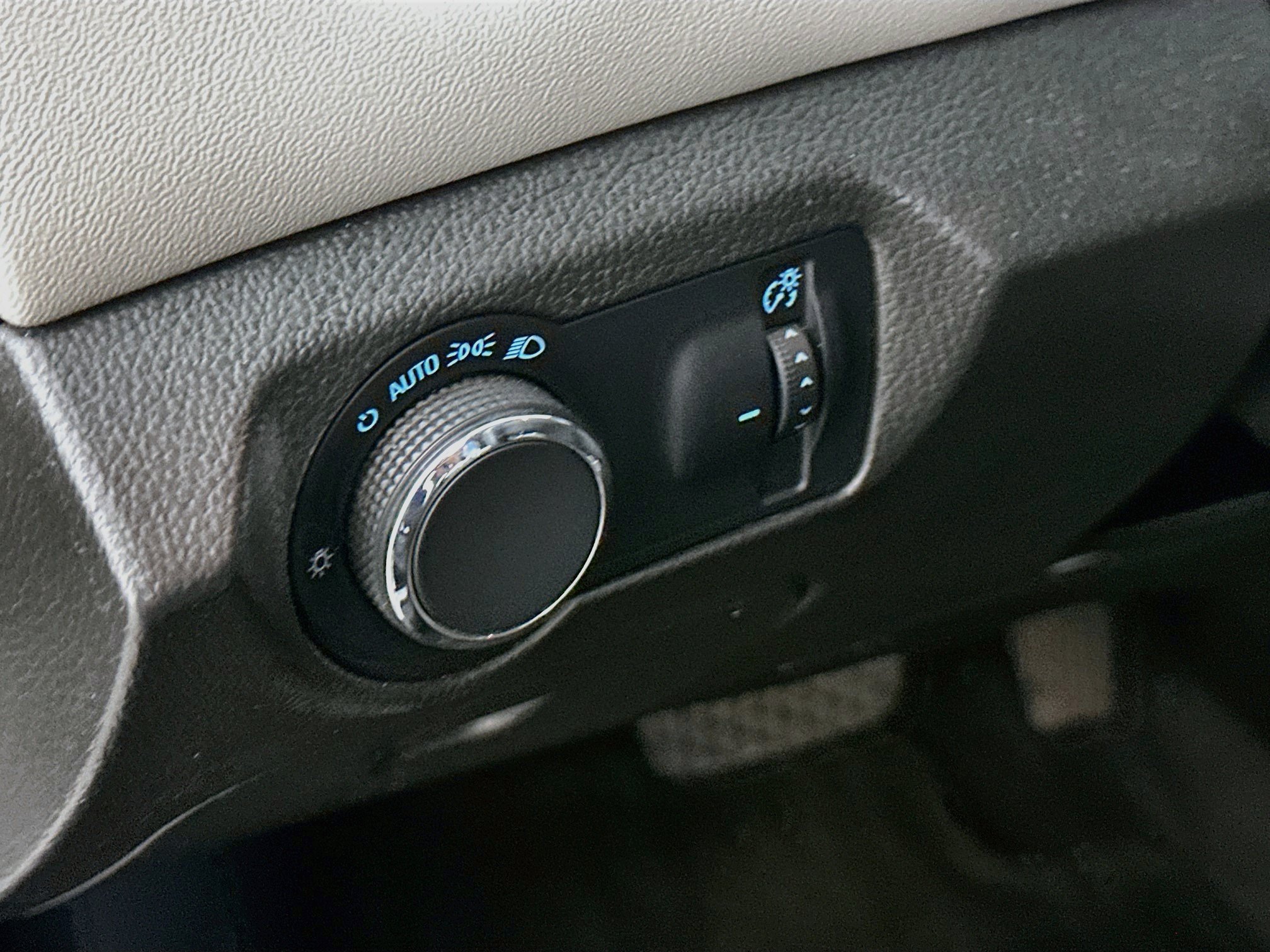 Used 2014 Chevrolet Cruze LS FWD image 16