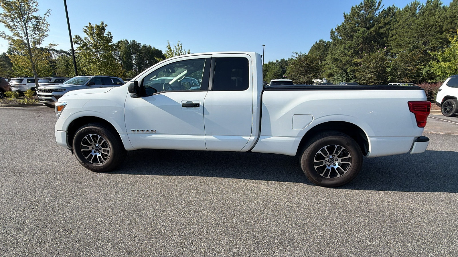 Used 2024 Nissan Titan SV AWD/4WD image 11