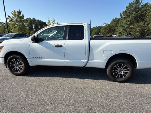 Used 2024 Nissan Titan SV AWD/4WD image 11
