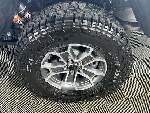 New 2025 Jeep Gladiator Mojave image 17