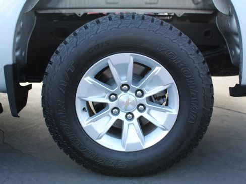 Used 2022 Chevrolet Silverado 1500 LT w/ Safety Package AWD/4WD image 37
