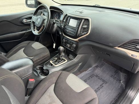 Used 2016 Jeep Cherokee Sport w/ Cold Weather Group AWD/4WD image 19