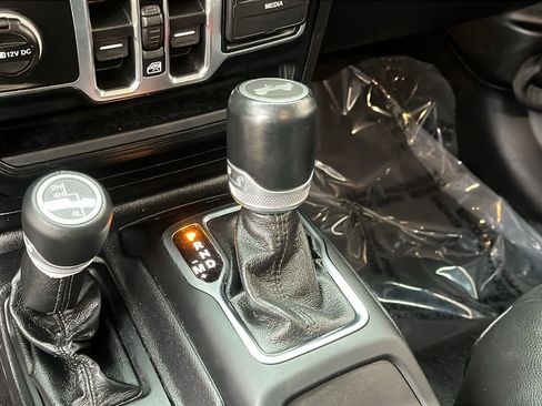 Used 2021 Jeep Wrangler Unlimited Sahara image 18