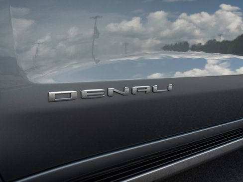 Used 2025 GMC Sierra 1500 Denali w/ Denali Reserve Package AWD/4WD image 13