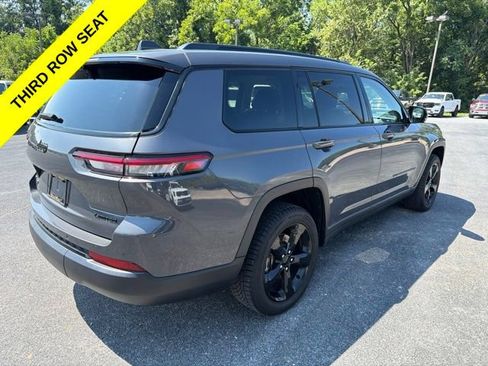 Used 2023 Jeep Grand Cherokee L Limited w/ Luxury Tech Group II AWD/4WD image 5