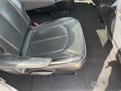 Used 2020 Chrysler Pacifica Limited FWD image 19