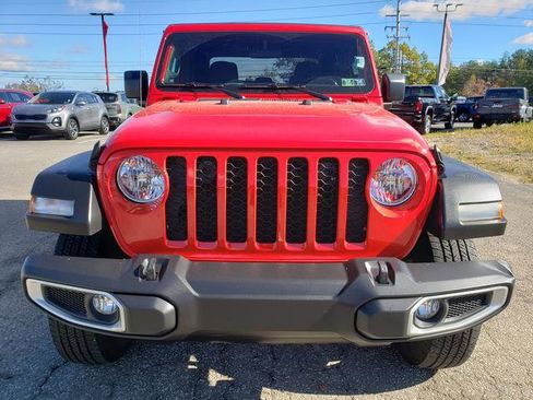 Used 2023 Jeep Gladiator Sport image 2